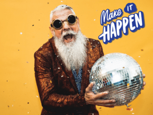 Viejito feliz con su pensión que recibió de un PPR está festejando muy contento con su asesora de ruta patrimonial